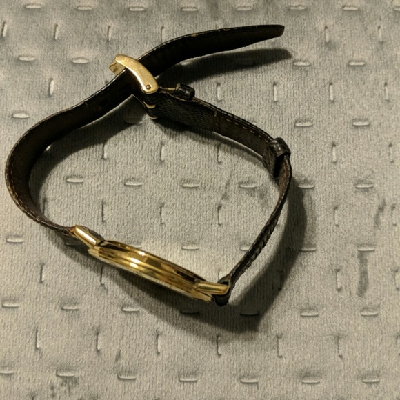 Hold Vintage Gucci watch - Picture 6 of 8